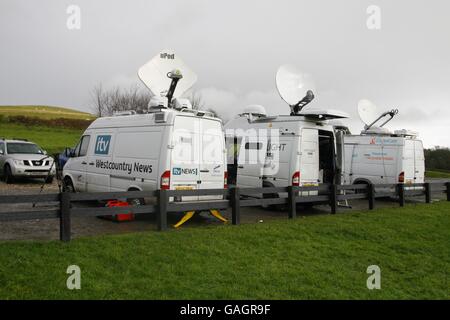 An itv News SIS link van at Abbotsbury Swannery at Abbotsbury near Weymouth in Dorset. Tre uccelli della riserva hanno dato risultati positivi per il ceppo H5N1 di influenza aviaria. Foto Stock