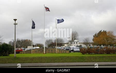 Vista generale di HM Prison Ford in Arundel. Ford è una prigione aperta nella campagna del Sussex occidentale, dove recinzioni a lap di larice sostituisce le alte pareti e filo di pollo prende il posto di filo di rasoio. I criminali sono autorizzati a lavorare durante il giorno, ma devono tornare all'istituzione di notte. Alcuni sono ammessi a casa durante i fine settimana. Data immagine: Giovedì 10 gennaio 2008. Il credito immagine dovrebbe essere: Chris Ion/PA Wire. Foto Stock