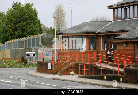 Vista generale di HM Prison Ford in Arundel. Ford è una prigione aperta nella campagna del Sussex occidentale, dove recinzioni a lap di larice sostituisce le alte pareti e filo di pollo prende il posto di filo di rasoio. I criminali sono autorizzati a lavorare durante il giorno, ma devono tornare all'istituzione di notte. Alcuni sono ammessi a casa durante i fine settimana. Data immagine: Giovedì 10 gennaio 2008. Il credito immagine dovrebbe essere: Chris Ion/PA Wire. Foto Stock