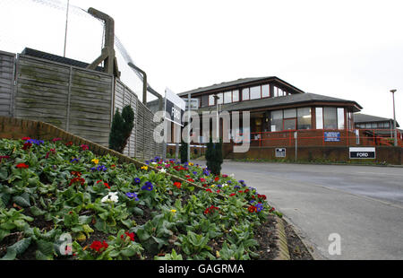 Vista generale di HM Prison Ford in Arundel. Ford è una prigione aperta nella campagna del Sussex occidentale, dove recinzioni a lap di larice sostituisce le alte pareti e filo di pollo prende il posto di filo di rasoio. I criminali sono autorizzati a lavorare durante il giorno, ma devono tornare all'istituzione di notte. Alcuni sono ammessi a casa durante i fine settimana. Data immagine: Giovedì 10 gennaio 2008. Il credito immagine dovrebbe essere: Chris Ion/PA Wire. Foto Stock