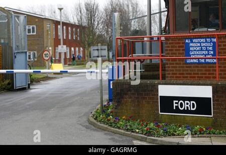 Vista generale di HM Prison Ford in Arundel. Ford è una prigione aperta nella campagna del Sussex occidentale, dove recinzioni a lap di larice sostituisce le alte pareti e filo di pollo prende il posto di filo di rasoio. I criminali sono autorizzati a lavorare durante il giorno, ma devono tornare all'istituzione di notte. Alcuni sono ammessi a casa durante i fine settimana. Data immagine: Giovedì 10 gennaio 2008. Il credito immagine dovrebbe essere: Chris Ion/PA Wire. Foto Stock