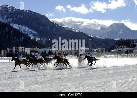 Horse Racing - White Turf - St Moritz Foto Stock