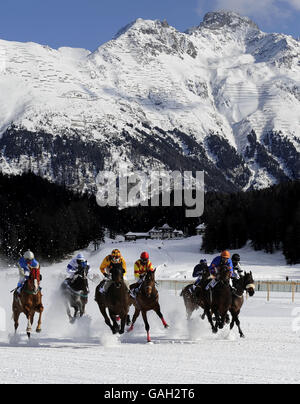 Horse Racing - White Turf - St Moritz Foto Stock