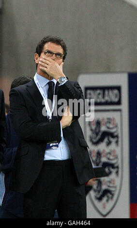 Il manager inglese Fabio Capello prima della partita internazionale amichevole al Wembley Stadium, Londra. Foto Stock