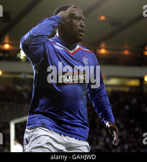 Jean Claude Darcheville di Rangers celebra il suo obiettivo durante la partita semifinale della CIS Insurance Cup a Hampden Park, Glasgow. Foto Stock