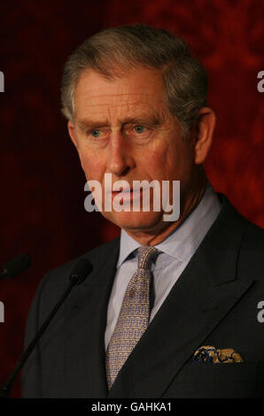 Il Principe del Galles ha tenuto un discorso durante il suo discorso alla conferenza "New Buildings in Old Places" all'interno del St James's Palace nel centro di Londra. Foto Stock