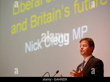 Il leader liberaldemocratico Nick Clegg ha tenuto un discorso su 'l'economia liberale e il futuro della Gran Bretagna' in collaborazione con il CentreForum e la City of London presso la Chartered Accountants' Hall nella città di Londra. Foto Stock