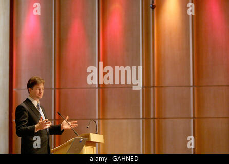 Il leader liberaldemocratico Nick Clegg ha tenuto un discorso su 'l'economia liberale e il futuro della Gran Bretagna' in collaborazione con il CentreForum e la City of London presso la Chartered Accountants' Hall nella città di Londra. Foto Stock