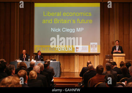 Clegg il discorso sull'economia Foto Stock