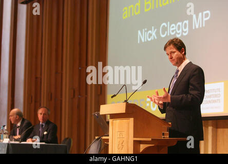 Il leader liberaldemocratico Nick Clegg ha tenuto un discorso su 'l'economia liberale e il futuro della Gran Bretagna' in collaborazione con il CentreForum e la City of London presso la Chartered Accountants' Hall nella città di Londra. Foto Stock