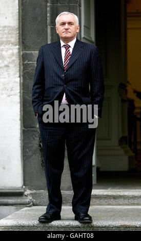 Taoiseach Bertie Ahern alla decima riunione del British Irish Council, presso il Royal Hospital Kilmainham, Dublino. Foto Stock