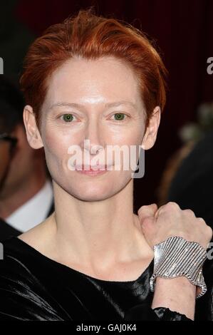 Gli 80th Academy Awards - Arrivi - Los Angeles. Tilda Swinton arriva per l'ottantesimo Academy Awards (Oscar) al Kodak Theatre di Los Angeles. Foto Stock