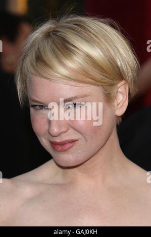 Renee Zellweger, indossando Carolina Herrera, arriva per gli ottantesimo Oscar (Academy Awards) al Kodak Theatre di Los Angeles. Foto Stock