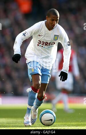 Calcio - Barclays Premier League - Arsenal v Aston Villa - Emirates Stadium. Ashley Young, Aston Villa Foto Stock