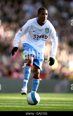 Calcio - Barclays Premier League - Arsenal v Aston Villa - Emirates Stadium. Ashley Young, Aston Villa Foto Stock