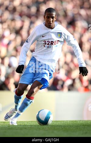 Calcio - Barclays Premier League - Arsenal v Aston Villa - Emirates Stadium. Ashley Young, Aston Villa Foto Stock