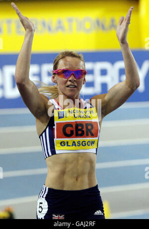 Atletica - Norwich Union International - Kelvin Hall. Jenny Meadows della Gran Bretagna celebra la vittoria degli 800 m della donna durante la partita internazionale della Norwich Union a Kelvin Hall, Glasgow. Foto Stock