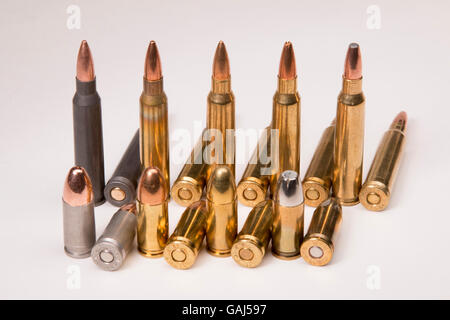 Raccolta di .223 e 9mm proiettili Foto Stock