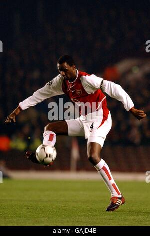 Calcio - UEFA Champions League - Gruppo B - Arsenal v Valencia. Patrick Vieira dell'Arsenal in azione Foto Stock