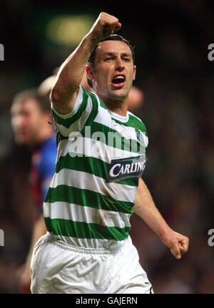 Calcio - Clydesdale Bank Scottish Premier League - Celtic v Inverness Caledonian Thistle - Celtic Park. Scott McDonald di Celtic celebra il suo obiettivo Foto Stock