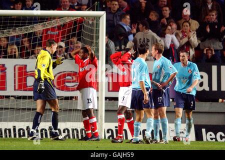 Calcio - fa Barclaycard Premiership - Charlton Athletic / Sunderland. Frustrazione sia per Charlton che Sunderland, mentre pesano 1-1 e rimangono entrambi alla fine sbagliata della Premiership Foto Stock