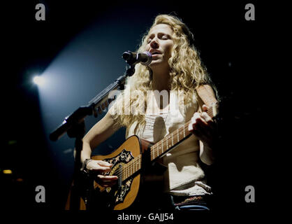 Sheryl Crow in concerto - Londra. Sheryl Crow in concerto alla Scala di Londra. Foto Stock