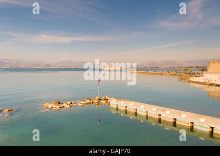 Il castello di Bourtzi paesaggio a Nafplio in Grecia. Foto Stock