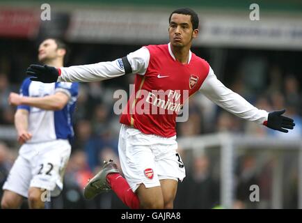 Calcio - Barclays Premier League - Birmingham City / Arsenal - St Andrews. Theo Walcott dell'Arsenal celebra il suo secondo gol Foto Stock