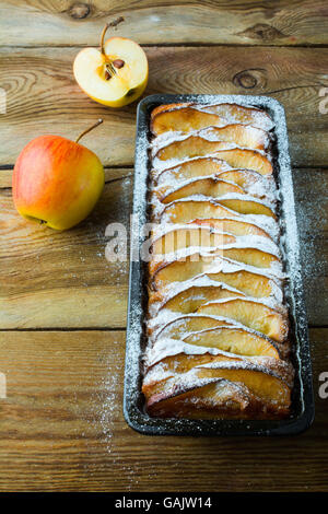 In casa la torta di mele dessert di frutta e crostata di mele, vista dall'alto Foto Stock