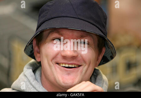 Ricky Hatton durante una conferenza stampa al City of Manchester Stadium. Foto Stock