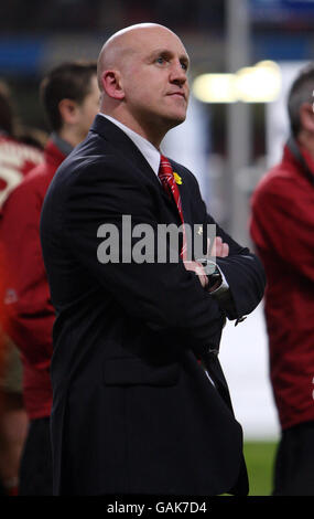 L'assistente allenatore Shaun Edwards si respira nell'atmosfera dopo la partita RBS 6 Nations al Millennium Stadium di Cardiff. Foto Stock