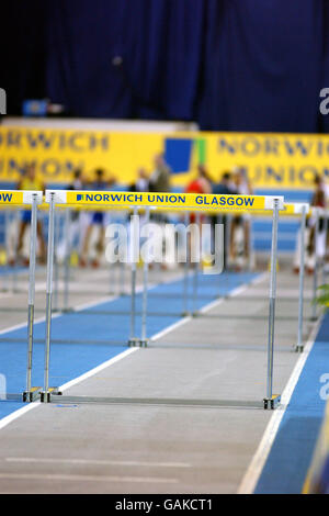 Atletica - Norwich Union International - Kelvin Hall, Glasgow. Uno degli ostacoli Foto Stock