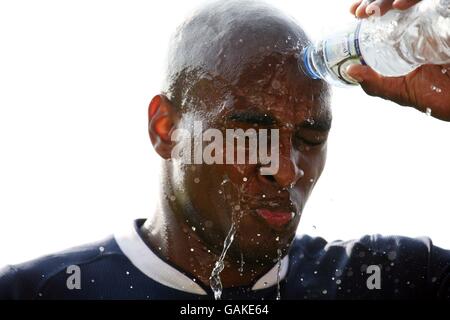 Calcio - Coca Cola Football Championship - Southend United v Barnsley - Radici Hall Stadium Foto Stock