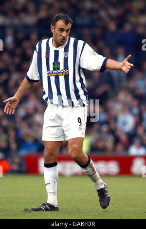 Calcio - fa Barclaycard Premiership - West Bromwich Albion / Arsenal. Danny Dichio di West Bromwich Albion pleads la sua innocenza all'arbitro Foto Stock