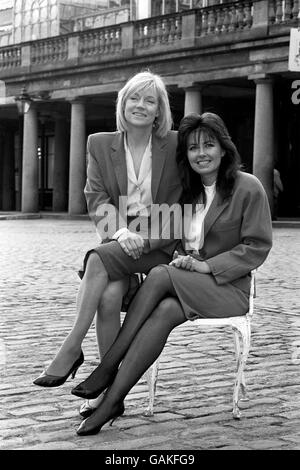 11 milioni di ore di servizio colazione, lanciato nel mese di aprile 1989. Miss Barnes ha chiuso News su TEN per presentare i bollettini di notizie mondiali e Debbie greenwood ha coospitato il programma consumer, Streetwise. Foto Stock