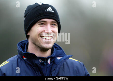 Un Harry Kewell felice durante una sessione di addestramento anche se non ha partecipato con i suoi compagni di squadra Foto Stock