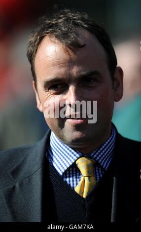 Corse ippiche - il Grand National Meeting di John Smith del 2008 - Ippodromo di Aintree. Allenatore Alan King Foto Stock