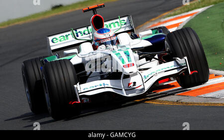 Formula uno Motor Racing - Gran Premio d'Australia - sessione pratica - Albert Park. Honda RA108 driver Jenson Button durante la sessione di prove all'Albert Park di Melbourne. Foto Stock