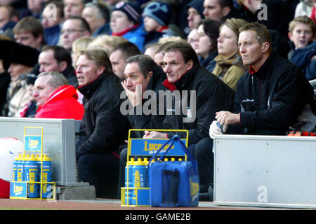 Calcio - fa Barclaycard Premiership - Liverpool / Aston Villa. Gerard Houllier, il manager di Liverpool, si guarda abbattuto dopo che Aston Villa ha segnato l'obiettivo di equalizzazione Foto Stock