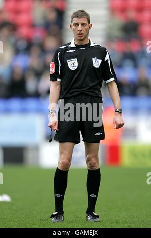 Calcio - Barclays Premier League - Wigan Athletic v Bolton Wanderers - JJB Stadium. Steve Tanner, arbitro Foto Stock