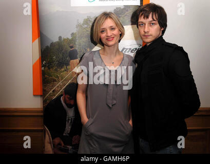 Anne Marie Duff e James McAvoy partecipano alla proiezione del film francese al Soho Hotel nel centro di Londra. Foto Stock