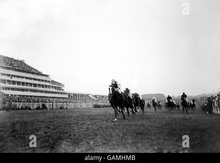 Horse Racing - Epsom Derby - 1914 Foto Stock