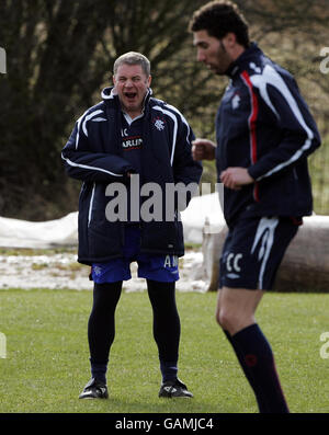 Calcio - Rangers Training - Murray Park. L'assistente allenatore di Rangers Ally McCoist sbadiglia durante una sessione di allenamento al Murray Park, Glasgow. Foto Stock