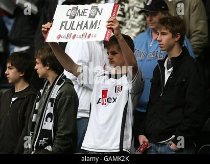 Calcio - Barclays Premier League - Derby County v Fulham - Pride Park. Fulham tifosi in piedi durante la partita. Foto Stock