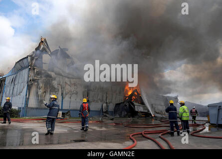 Un incendio nel magazzino di Manchester Foto Stock