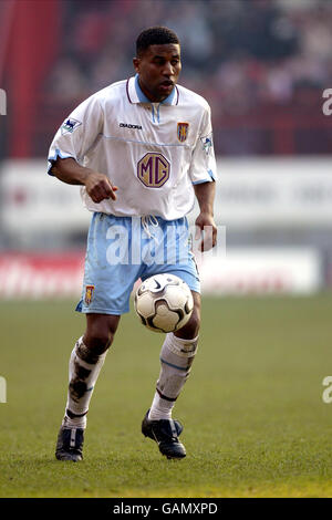 Calcio - fa Barclaycard Premiership - Charlton Athletic v Aston Villa. Aston Villa Ulises de la Cruz Foto Stock