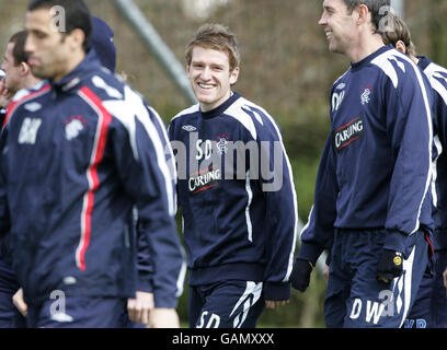 Calcio - Rangers Training Session - Murray Park. Il giocatore di Rangers Steven Davis (centro) durante una sessione di allenamento al Murray Park, Glasgow. Foto Stock