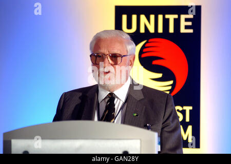 Calcio - Conferenza UEFA 'Unite contro il razzismo' - Stamford Bridge. Ken Bates, presidente di Chelsea Foto Stock