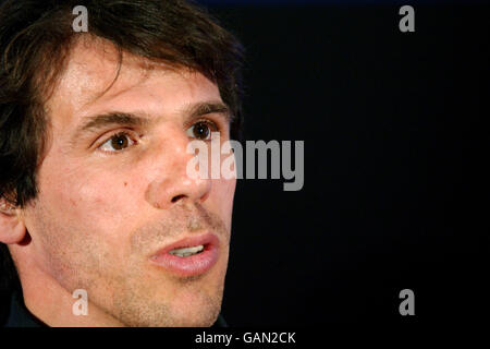 Calcio - Conferenza UEFA 'Unite contro il razzismo' - Stamford Bridge. Gianfranco Zola, Chelsea Foto Stock