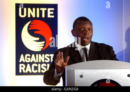 Calcio - Conferenza UEFA 'Unite contro il razzismo' - Stamford Bridge. Garth Crooks Foto Stock